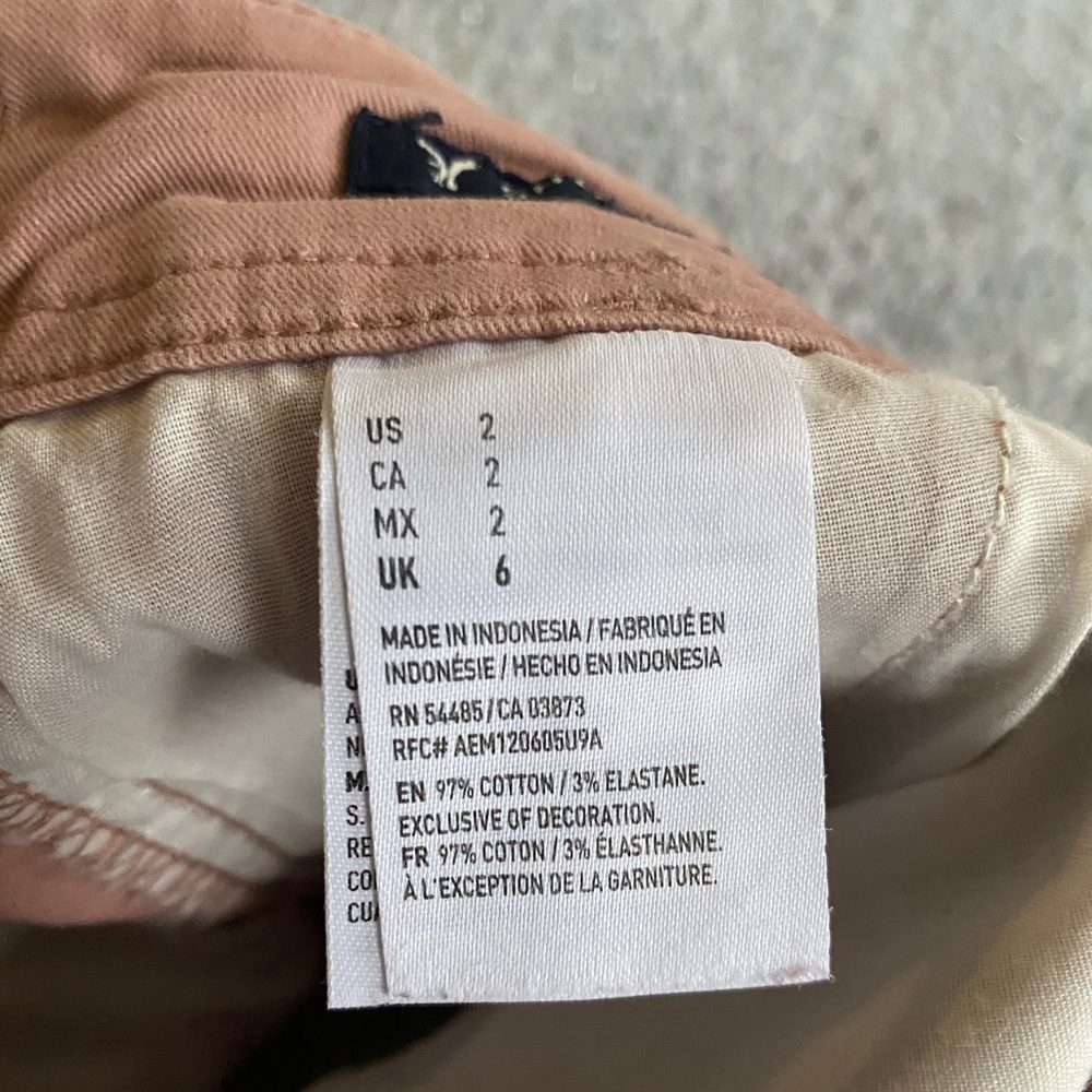 American Eagle Khaki Shortie - Picture 4 of 4